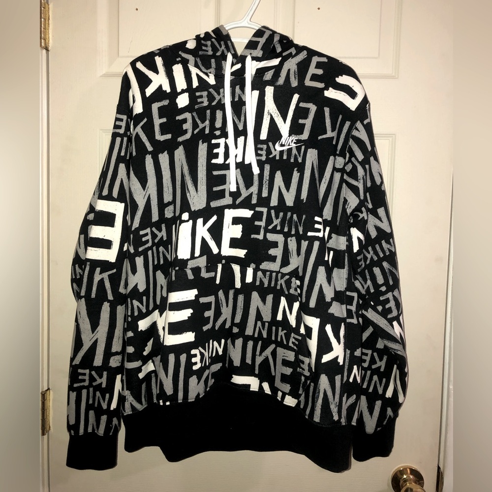 BRAND NEW!! Never worn Nike Hoodie !! Size XXL